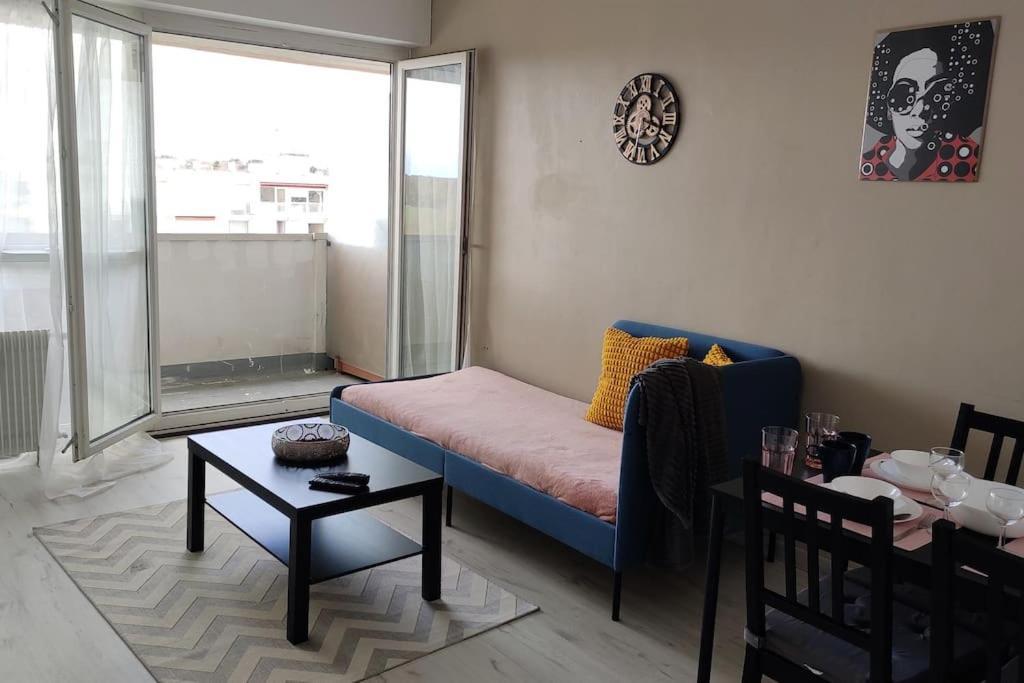 Charmant Appartement Proche Melun Centre Ville ภายนอก รูปภาพ
