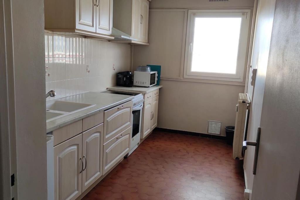 Charmant Appartement Proche Melun Centre Ville ภายนอก รูปภาพ