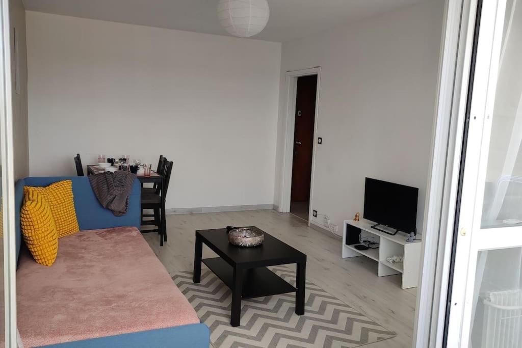 Charmant Appartement Proche Melun Centre Ville ภายนอก รูปภาพ