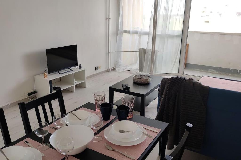 Charmant Appartement Proche Melun Centre Ville ภายนอก รูปภาพ